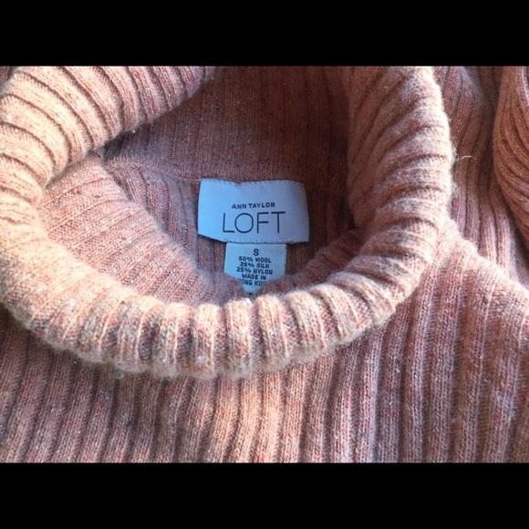 Ann Taylor LOFT turtleneck. - Picture 3 of 3